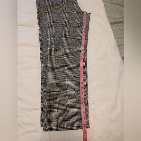 Banana Republic Women's Black and White Plaid Pants - Picture 5 of 6